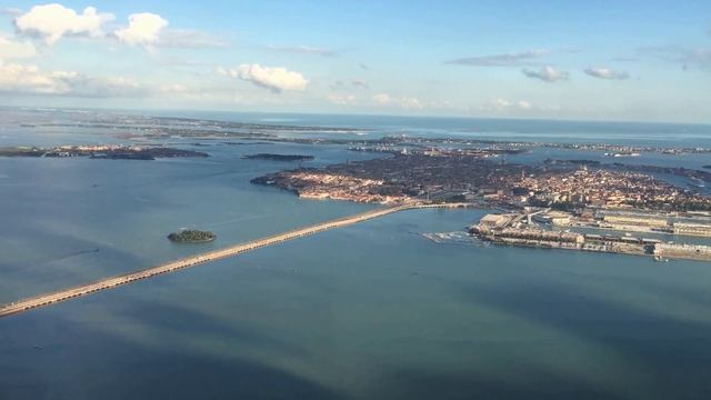 Landing Venice Marco Polo Airport (VCE-LIPZ) ULTRA HD - 4K - Amazing view! смотреть онлайн