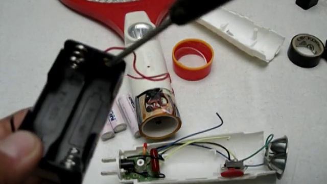 COMO ARREGLAR UNA RAQUETA MATA MOSQUITOS смотреть онлайн