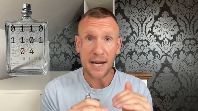 Escentric Molecules Molecule 04