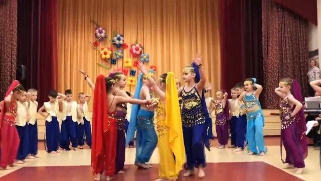 ГБОУ Школа 2045 ко Дню Матери "Волк и семеро козлят" ноябрь 2018 "Восточный танец", 1 класс смотреть онлайн
