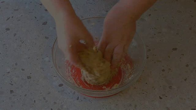 У вас есть 40 граммов масла и 20 граммов шоколада? Тогда давайте печь это итальянское печенье! смотреть онлайн