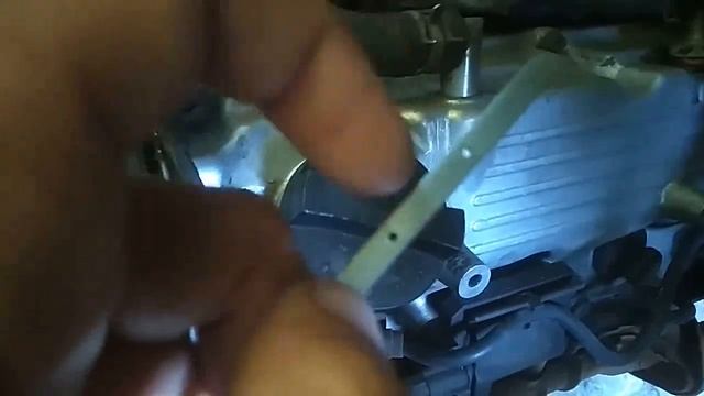 Cek oli mobil carry, Cara mudah cek oli mobil Suzuki Futura 1.5 смотреть онлайн