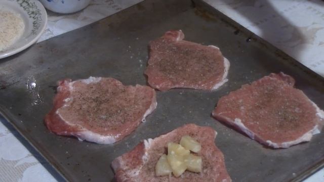 Свинина, запеченная с ананасами. Невероятно вкусное, нежное мясо! смотреть онлайн