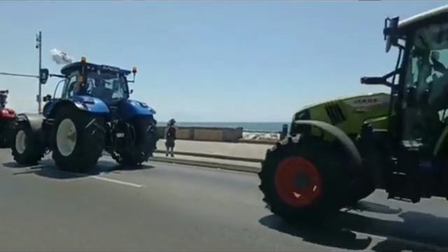 У итальянских фермеров терпение тоже закончилось. смотреть онлайн