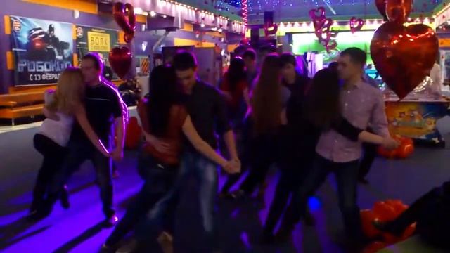 Кизомба-зук ФЛЕШ МОБ в Чебоксарах 14 февраля, студия танцев Tropic Dance смотреть онлайн