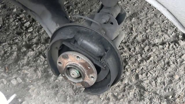 Обзор замены задних тормозных колодок ВАЗ 2110-2112 смотреть онлайн