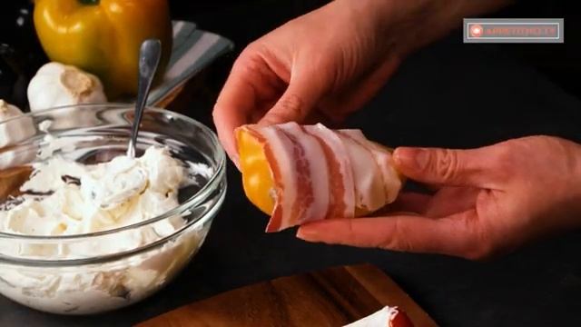 Рецепт, ”подсмотренный” в путешествиях - лодочки из перца, со сливочным сыром и беконом смотреть онлайн