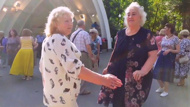 ПОТАНЦУЙ СО МНОЙ, ВЫБЕРИ МЕНЯ, Я СЕГОДНЯ ШАЛАЯ! ТАНЦЫ ХАРЬКОВ СЧАСТЛИВЫЕ МОМЕНТЫ смотреть онлайн