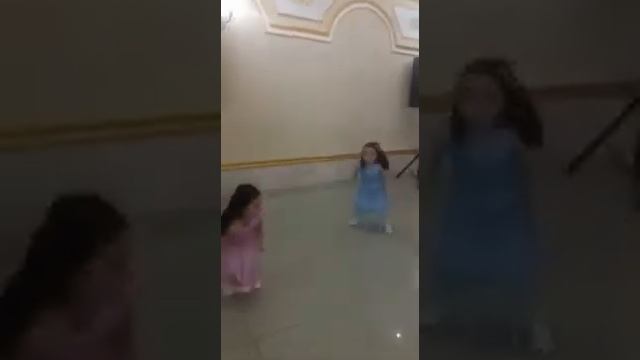 Танец МАЛЕНЬКИЕ ЗВЕЗДЫ смотреть онлайн