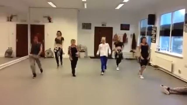 Bounce by Iggy Azalea dance choreography смотреть онлайн