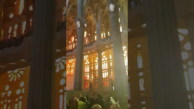 Саграда Фамилия Гауди Барселона смотреть онлайн