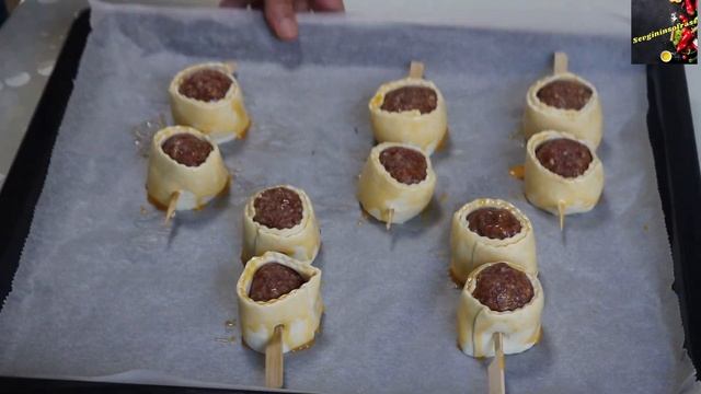 Kolay, hızlı ve çok şık Milföylü Şiş Köfte Tarifi смотреть онлайн