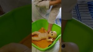 Проведение гигиенической ванны новорожденного