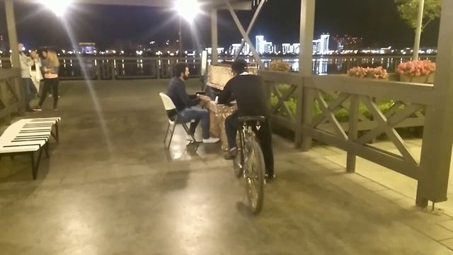 Уличный музыкант в Казани. Свободное пианино смотреть онлайн