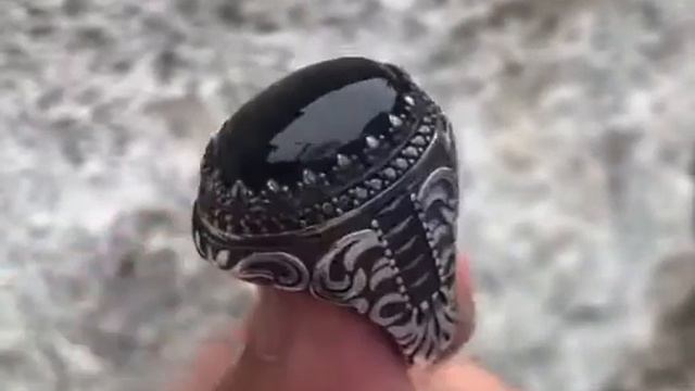 Сильный перстень кольцо с темным притягивающим взгляд камнем ручной работы смотреть онлайн