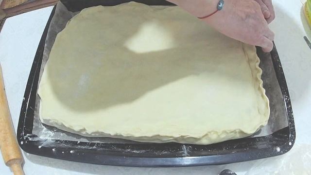 ОЧЕНЬ ПРОСТОЙ В ПРИГОТОВЛЕНИИ, НО ОЧЕНЬ ВКУСНЫЙ ПИРОГ С НАЧИНКОЙ ИЗ СЫРА , КАРТОШКИ И ЗЕЛЕНИ. смотреть онлайн