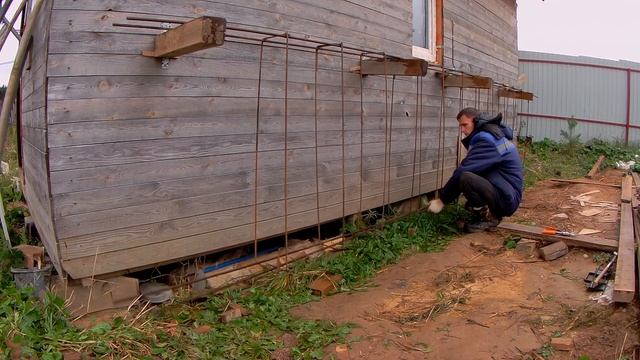 Фундамент своими руками: ленточный и свайный