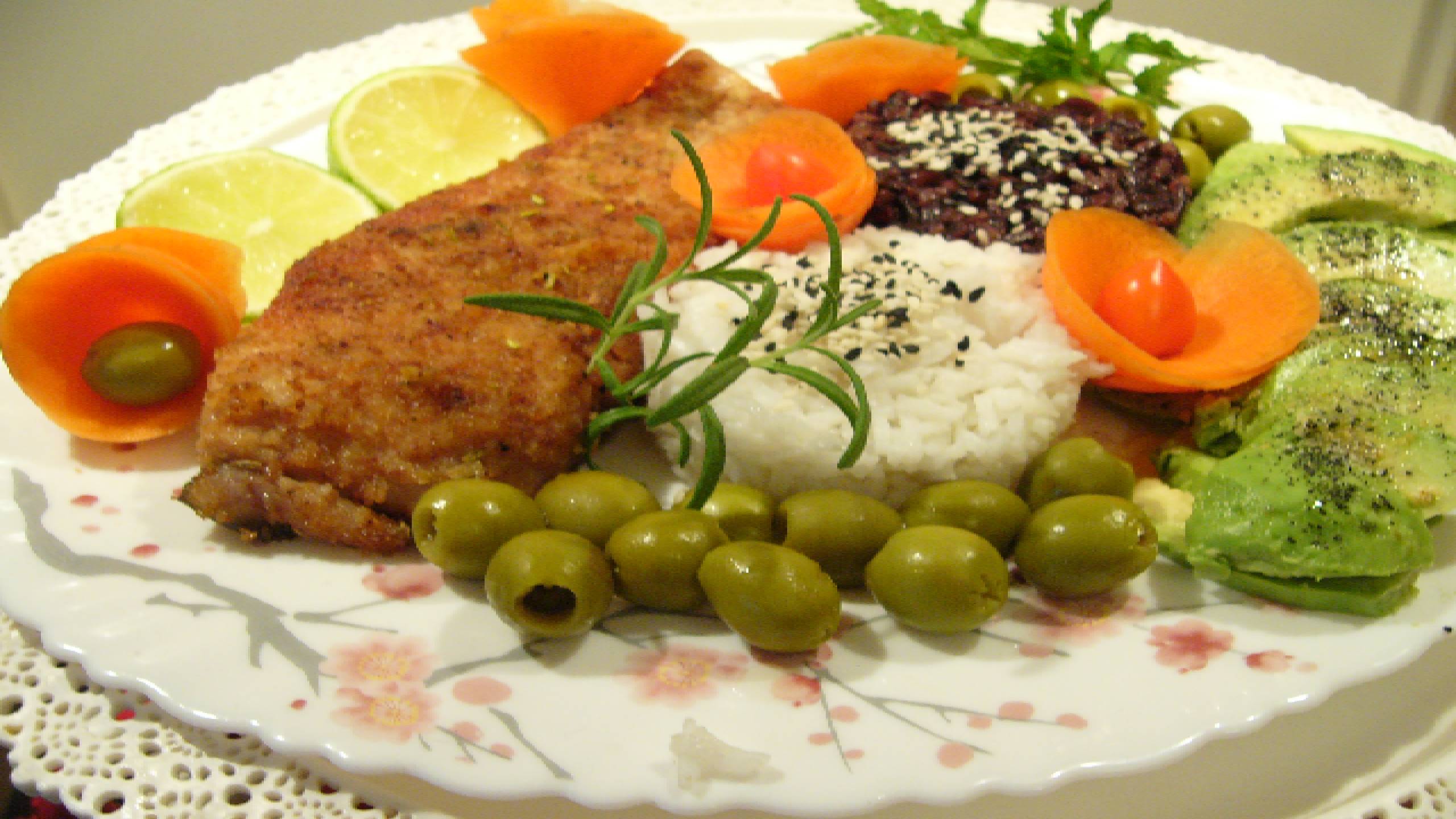 Сазан с ягодами можжевельника, фенхелем и лаймом. смотреть онлайн