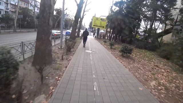 По Сочи на электросамокатах. Сочи в январе. смотреть онлайн