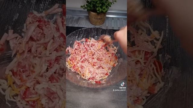 Быстрые и очень вкусные мини пиццы??В начинку можно добавить все что вам нравится? смотреть онлайн