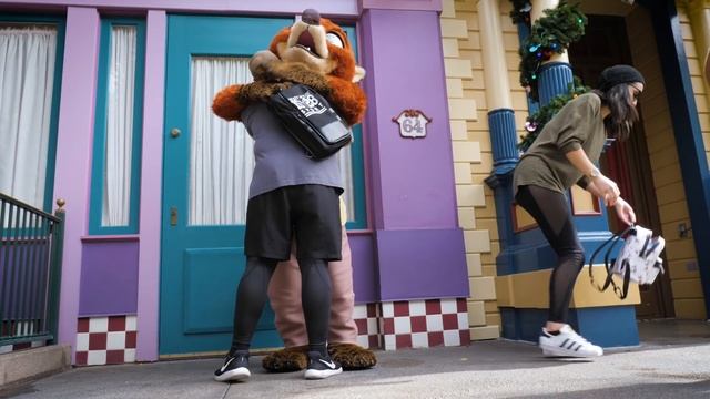 We SPENT ALL DAY With The Amazing Brian Hull!! | Disneyland Vlog смотреть онлайн
