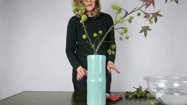How to make an #Ikebana with Astilbe and Brassica | Nageire style смотреть онлайн