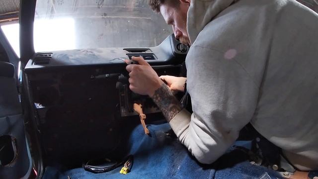 AE86 DRIFT CAR BUILD Pt.1 | Automotive build vlog | Toyota Corolla смотреть онлайн