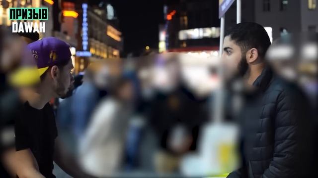 МОЛОДОЙ ПАРЕНЬ, ПОСЛЕ НЕСКОЛЬКИХ ВОПРОСОВ ПРИНЯЛ ИСЛАМ! Мухаммад Али смотреть онлайн