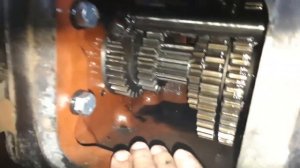 МТЗ-82 ремонт КПП ч.1. Обнаружил причину тарахтения.