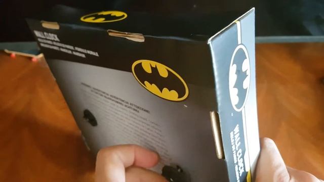 распаковка часов для настоящего фаната Бэтмена с магазина м видео смотреть онлайн