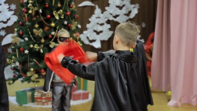 Спектакль по одноимённой народной испанской сказки «Принц-Ворон» ОАНО Школа «Ника» 1 класс «Г» смотреть онлайн