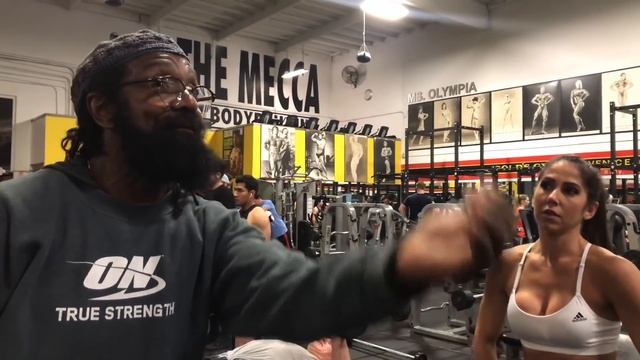 Gold’s Gym Venice for the 1st Time - Training Delts with Charles Glass смотреть онлайн