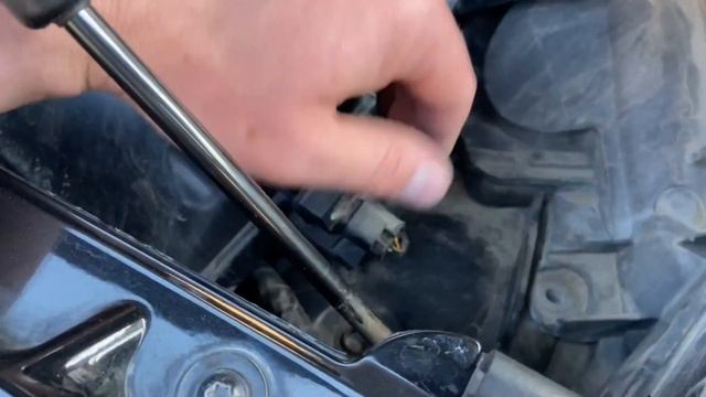 Важная деталь под капотом BMW X5 E70. смотреть онлайн