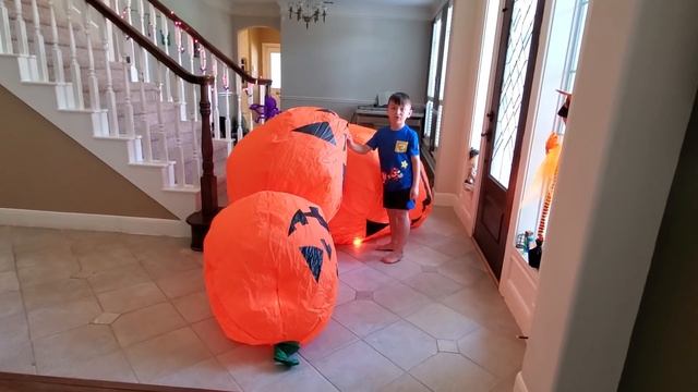 Giant Pumpkin Stack Inflatable 12ft смотреть онлайн