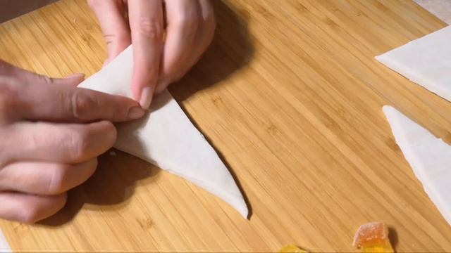 Рогалики с мармеладом. Вкусная выпечка. Круассаны. смотреть онлайн