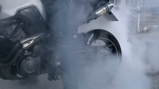 YAMAHA MT 03 - BURN OUT смотреть онлайн