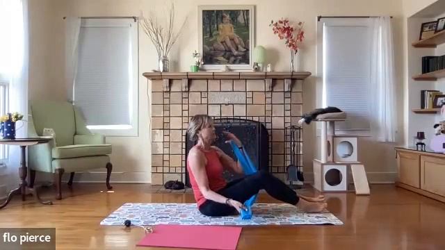 Pilates with band, reaching Nutmeg, and flo смотреть онлайн