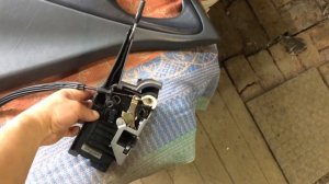 Мерседес Мл-w 163; ремонт правого замка двери