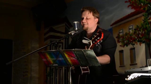 История песни Алюминиевые огурцы - В. Цоя (гр. КИНО) - Василий Телицын (Квартирник в Театр-ом) 2014 смотреть онлайн
