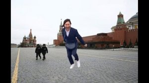 Азамат Айталиев танцует на Красной площади