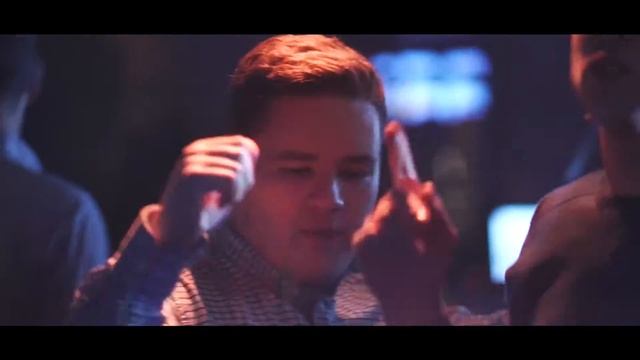 United Bar. 130 по встречной на старенькой Vespa. смотреть онлайн