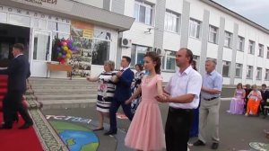 Вальс выпускников с родителями