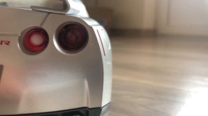 У Марка появилась новая машинка Ниссан GTR. Видео для детей.