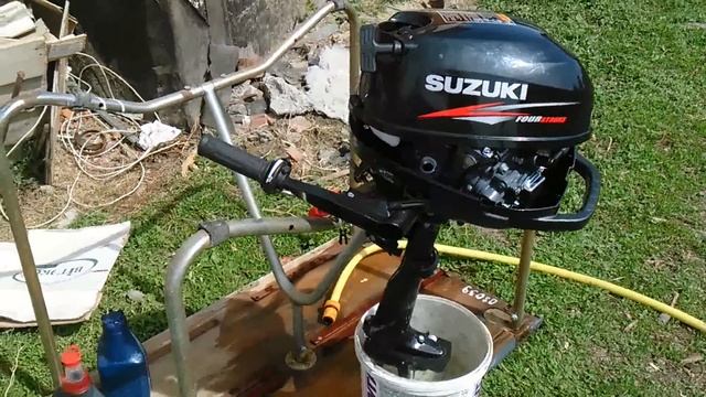 Suzuki DF 2.5 Замена масла / первый опыт / лодочный мотор смотреть онлайн