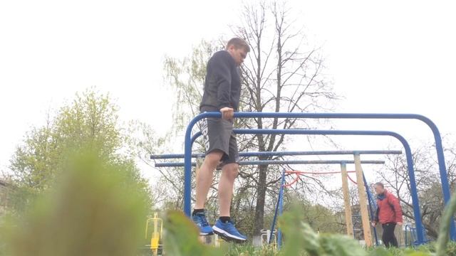 71 отжимание на брусьях. смотреть онлайн