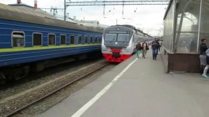 ...как объявляют поезда на Киевском вокзале Москвы (август, 2016)