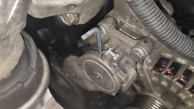 Changement Galet tendeur de la courroie d'accessoire Citroën C 5. смотреть онлайн
