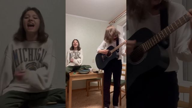 Исполнили « Я так соскучился »на кухне #гитара #песня #казань #2023 смотреть онлайн