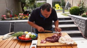 Сочный шашлык из ливера в жировой сетке на мангале