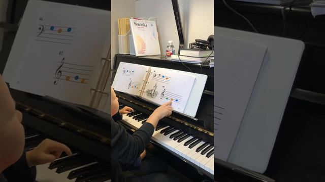 Первый урок ф-но с 2-х летним ребёнком. Учим •цветные• ноты 🎶 смотреть онлайн